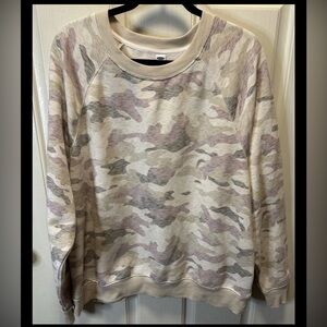 NWOT Women’s Fleece Sweatshirt Crewneck Cream w/ Purple/Gray Camo XL